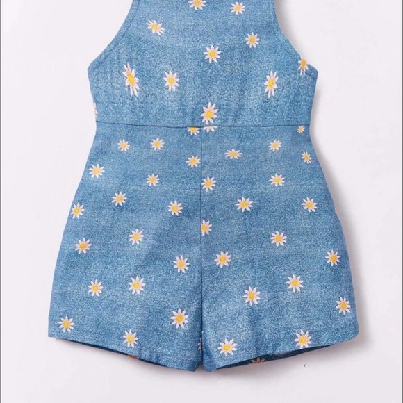 Kids romper with flowers - Picture 2 of 2